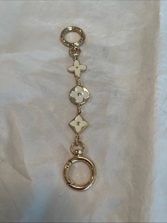 Unknown Handbags - Handbag strap extender/bag charm